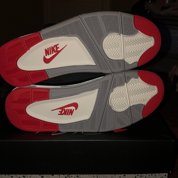 Jordan retro 4 2019 - Picture 2 of 4